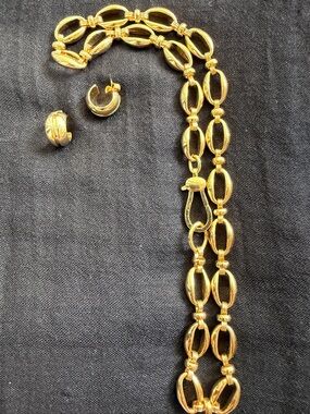 Boutique Gold Oval Link Necklace with Matching Hoop Earrings